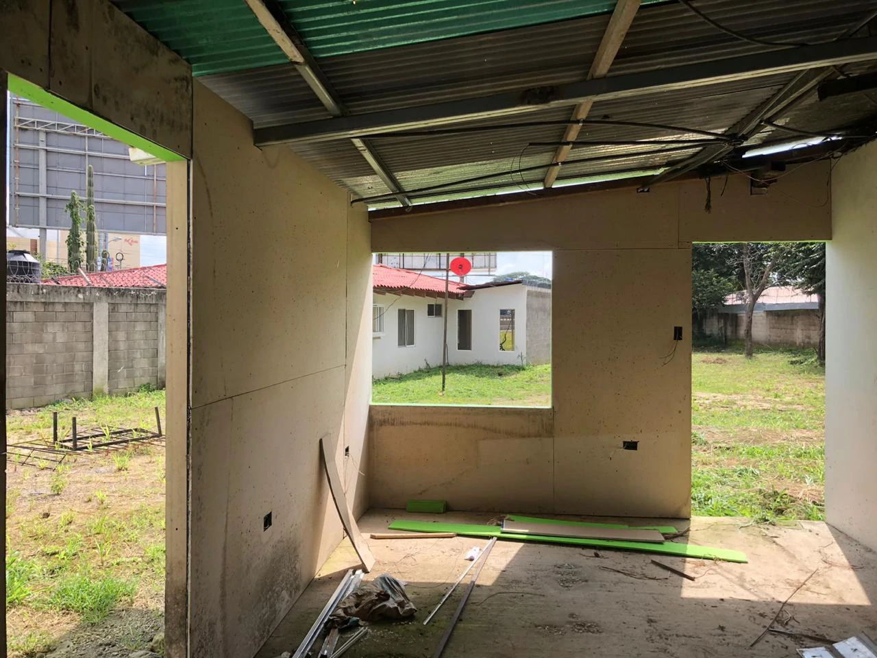 Large Commercial House, in front of Inter-American Highway and Mall in Liberia - Gallery image 21