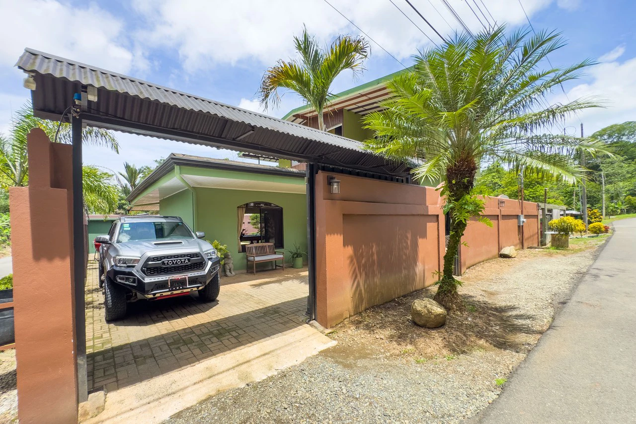 Naranjito corner lot house - photo 5