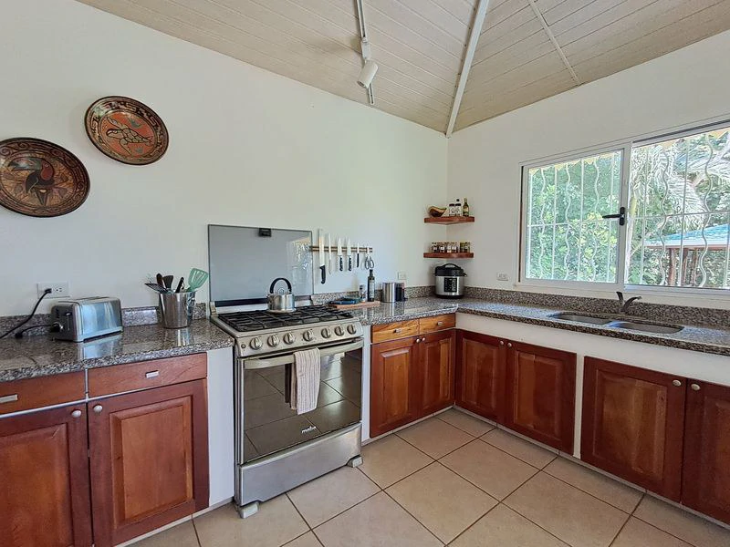 Casa Alaska: Charming Costa Rica Home with Pool, Rancho & Nature Views, Just 10 Minutes’ Walk to the Beach - Gallery image 9
