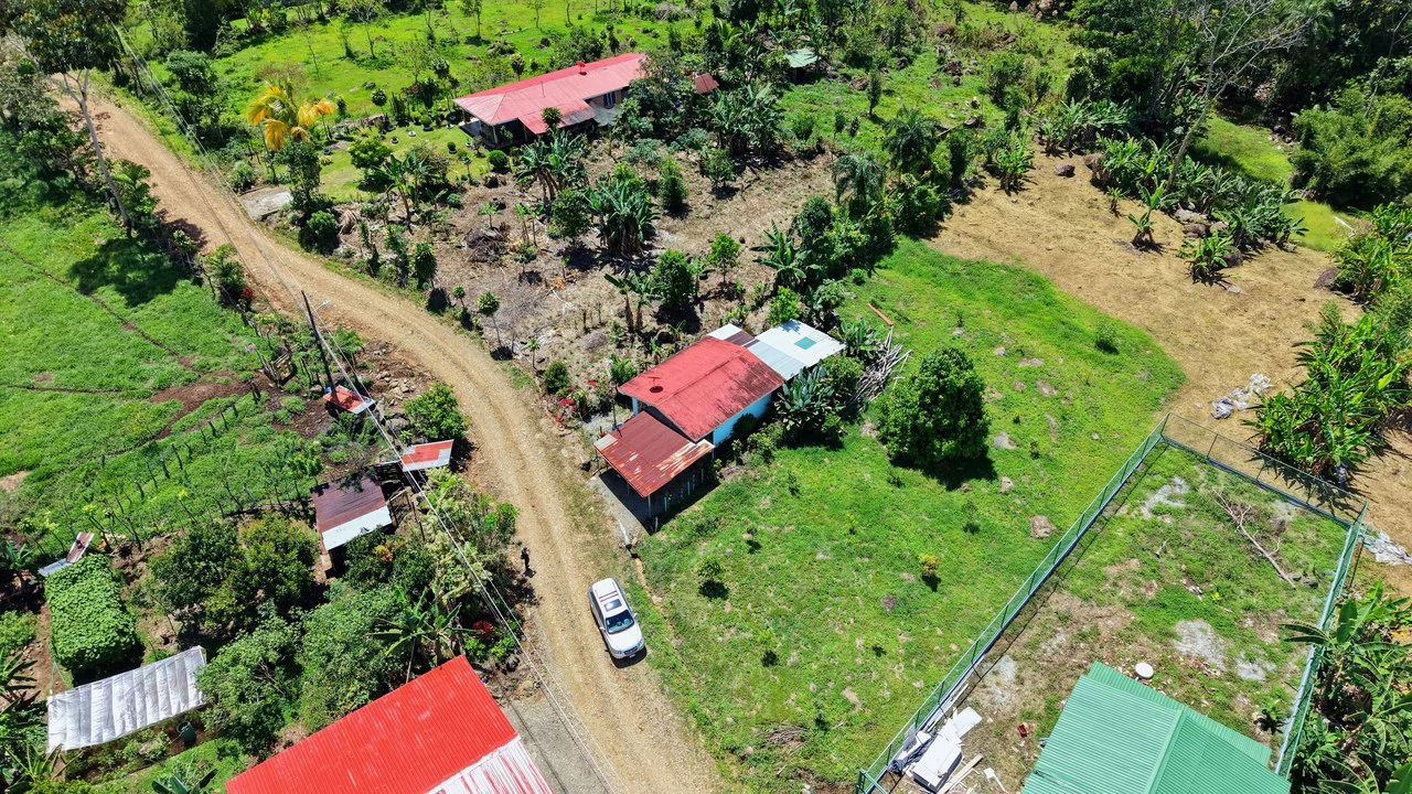 RURAL HOME IN PEACEFUL ENVIRONMENT AT PLAYA VERDE, SANTA ELENA 206 SQM LOT - Gallery image 15