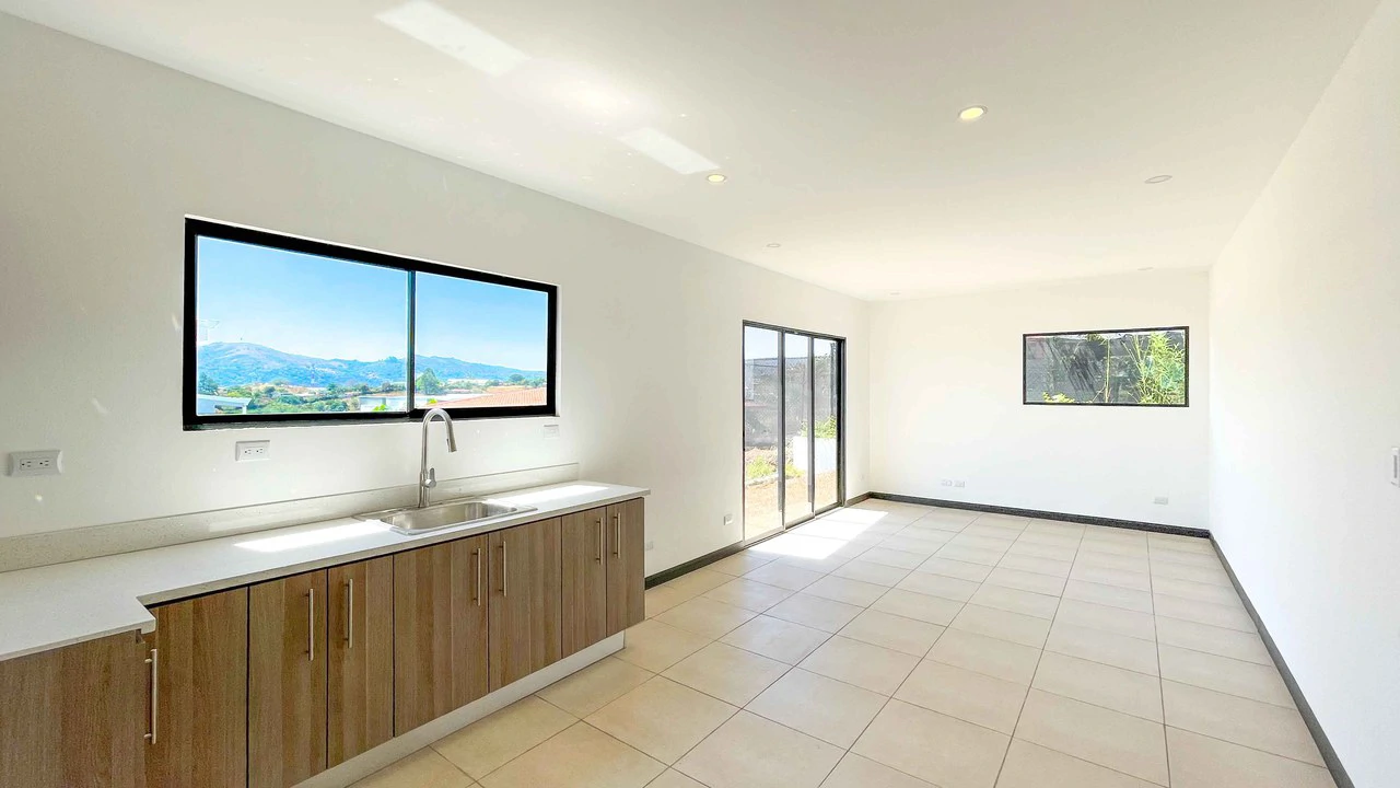 Charming New House for Sale in Gated Community - Gallery image 3