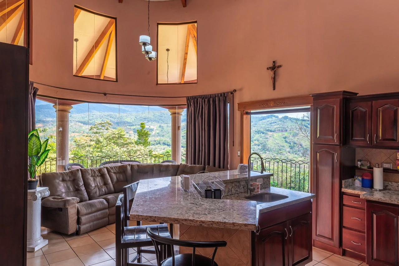 Spacious 5-Bedroom Colonial Home with 4 Bathrooms | La Bonita, Rivas - Gallery image 4
