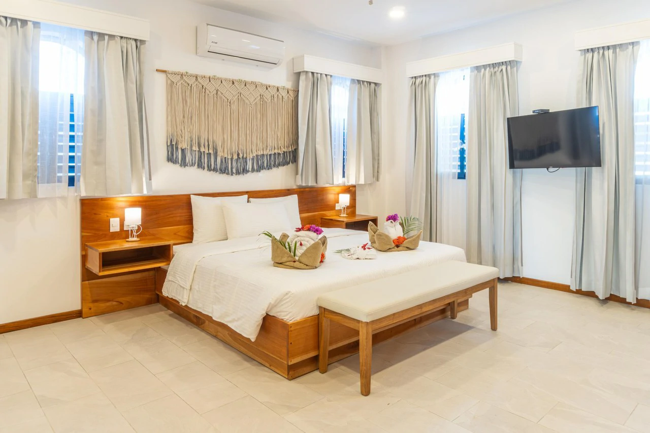 Beachfront Luxury Mixed Use Multi-Unit Residence - photo 13