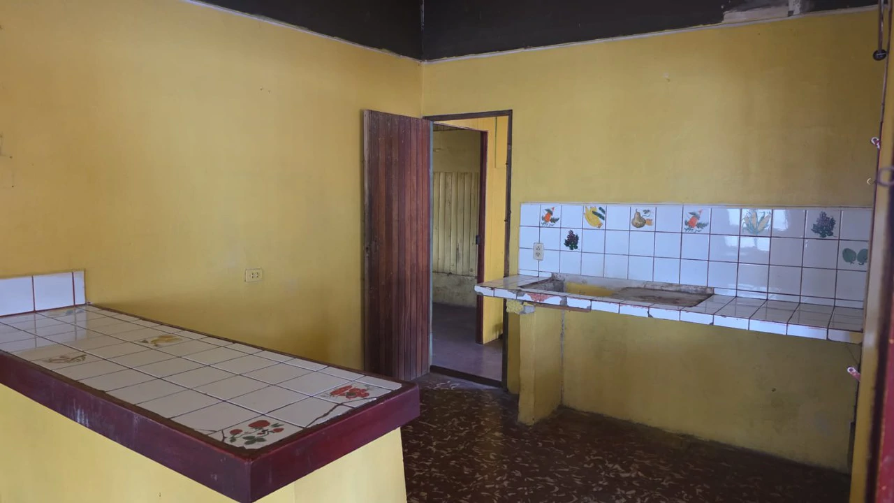 Typical Tico House for sale, 3-bedroom homestead in a prime location in Playas del Coco, on the main road to Ocotal - Gallery image 4