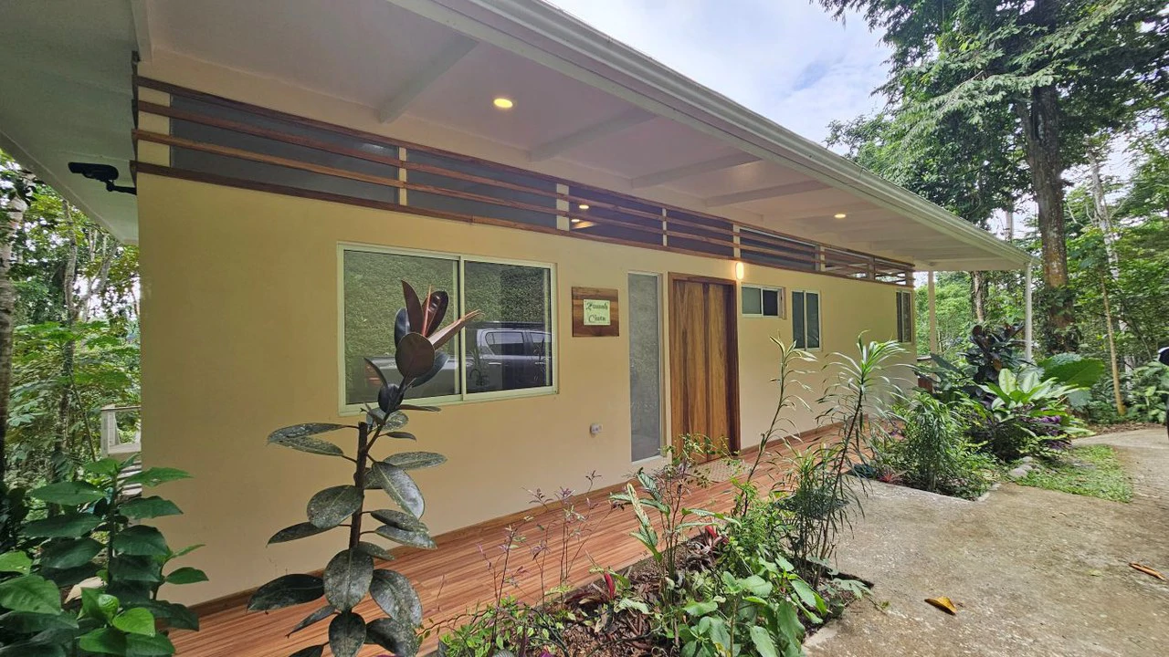 Private Hilltop Home:  with Sweeping Jungle Views & Pool - Gallery image 25