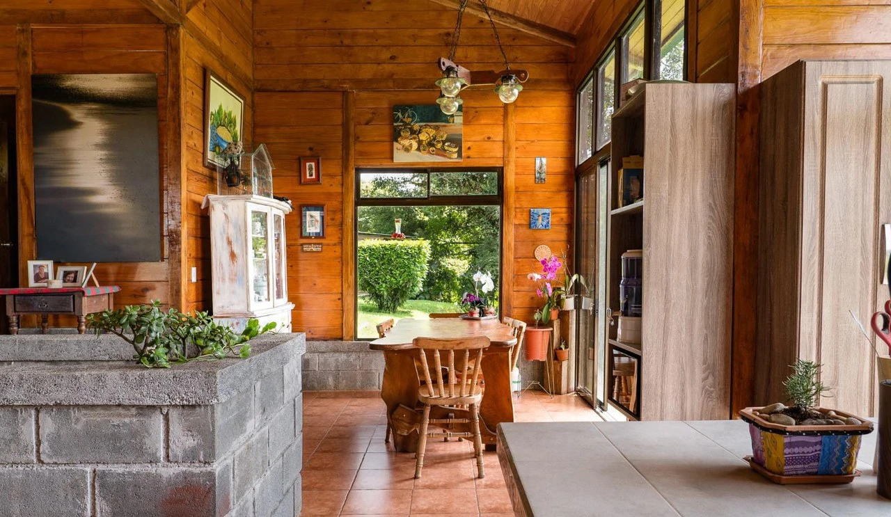 For Sale – Exclusive Property with Panoramic Views and Commercial Potential - Gallery image 3
