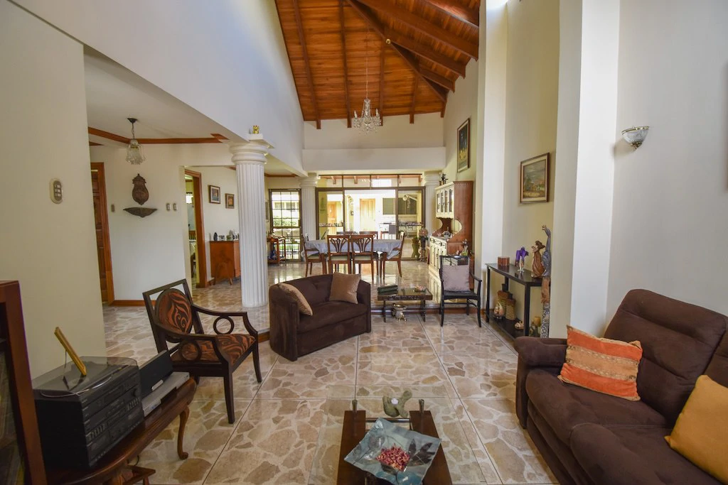 House For Sale in Trejos Montealegre - Gallery image 18