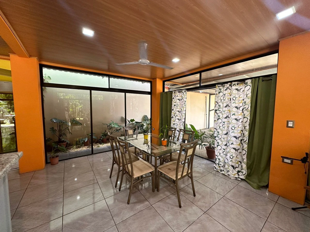 Charming 3-Bedroom Home with Valley Views Near Chirripo - Gallery image 5