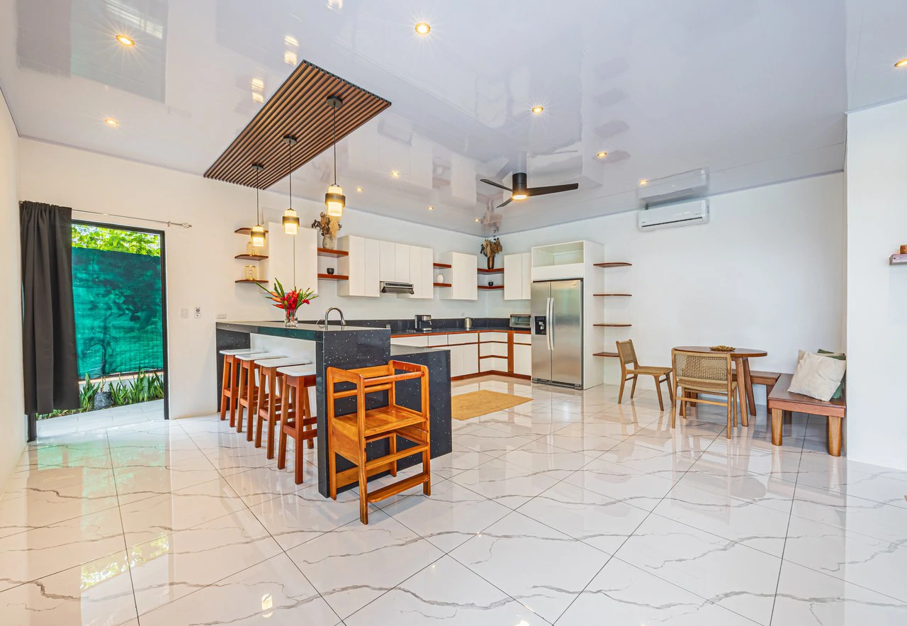 Comfortable 3-Bedroom Pool Home Near Beaches, Parks, and Restaurants - Gallery image 4
