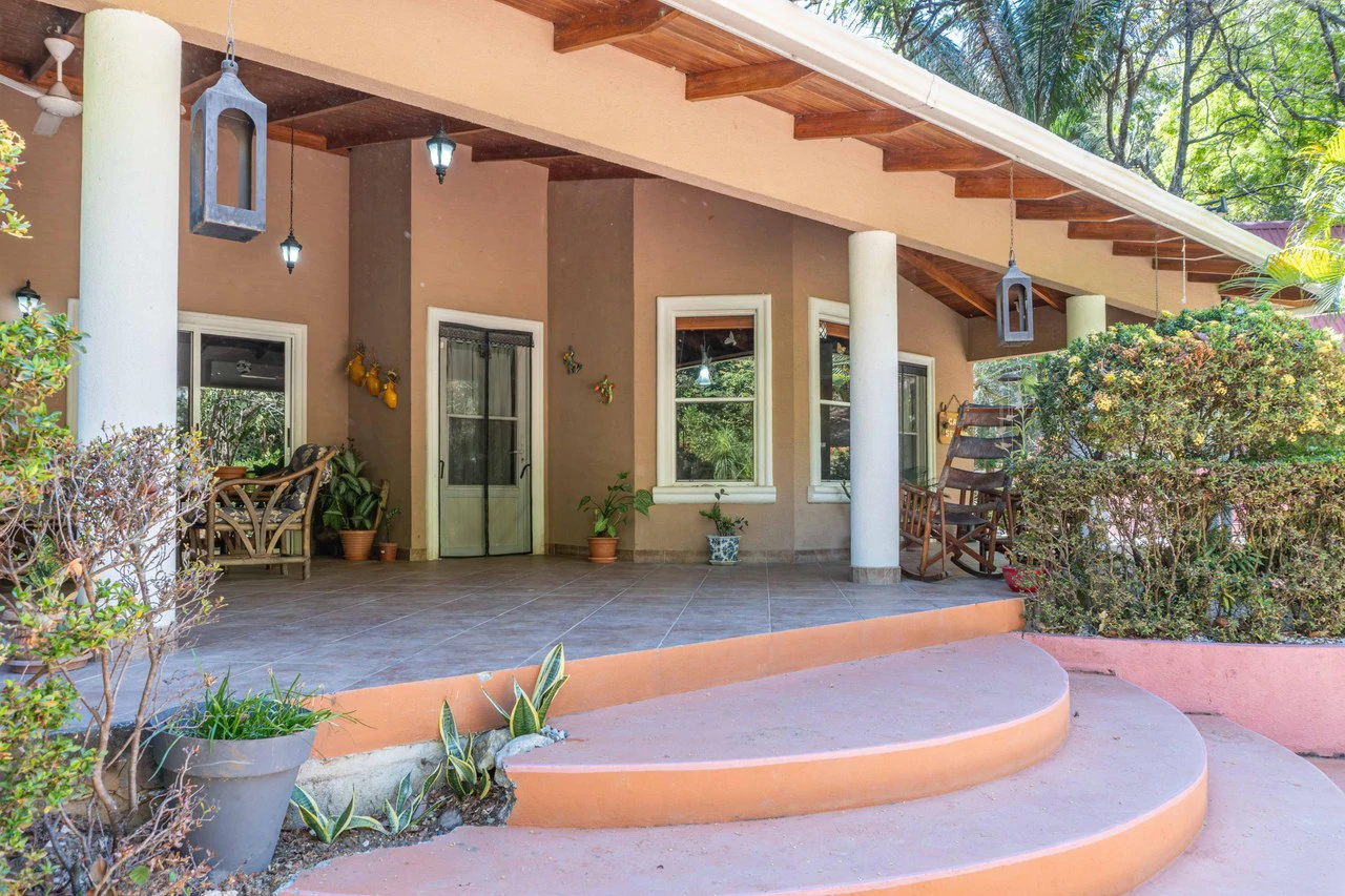 Casa Sereno: A Spacious Retreat Just Minutes From Town