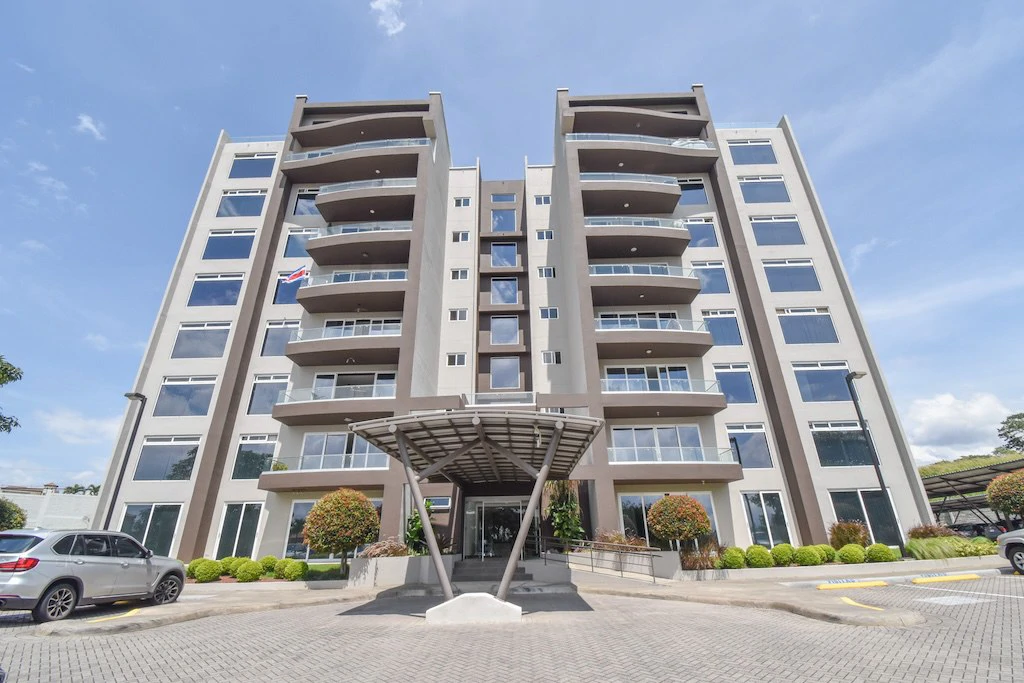 Apartamento de 2 Habitaciones + Sala de TV en Torres de Velarde Heredia: Apartment For Sale in Barreal