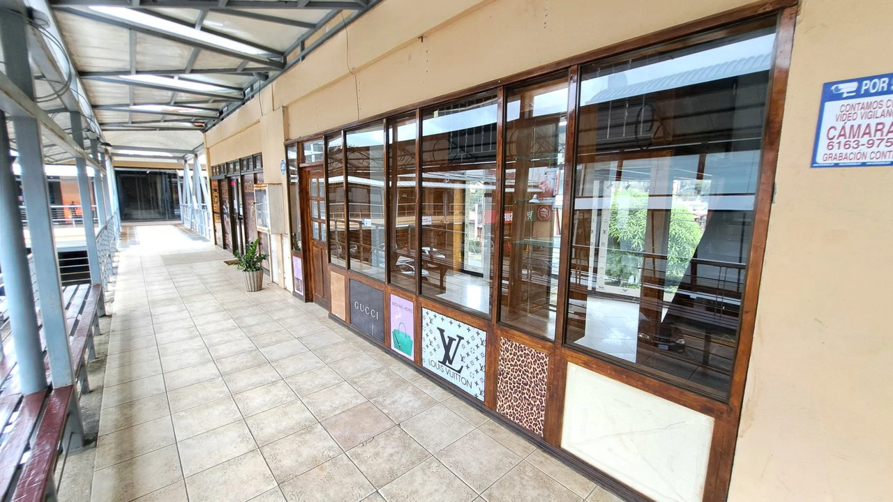 Shop Space with Loft in Jaco’s downtown Plaza Coral for Sale or Rent - Gallery image 7