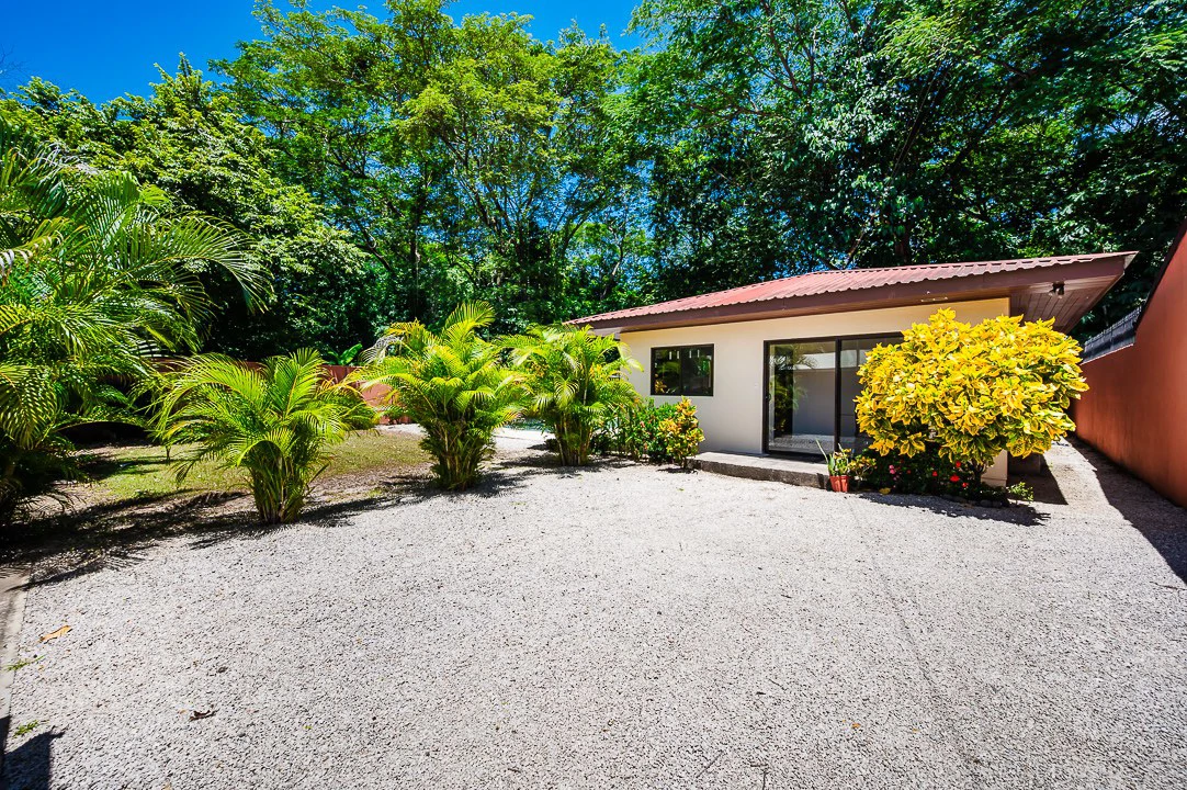 Casa Venturini: Charming Single-Family Home with Quality Finishes, Private Pool & Expansion Opportunity - Gallery image 23