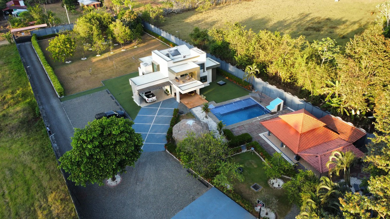 Beautiful house in Residencial Palmas del Sol | Tranquility and style