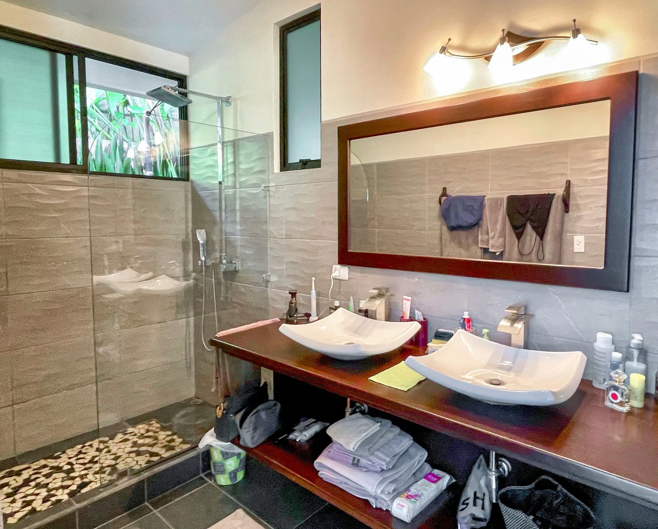 2.24 ACRES – 7 Bedrooms Ocean View Boutique Hotel With Two Pools, 5 Minutes to Uvita, Multiple Rental Options!! - Gallery image 30