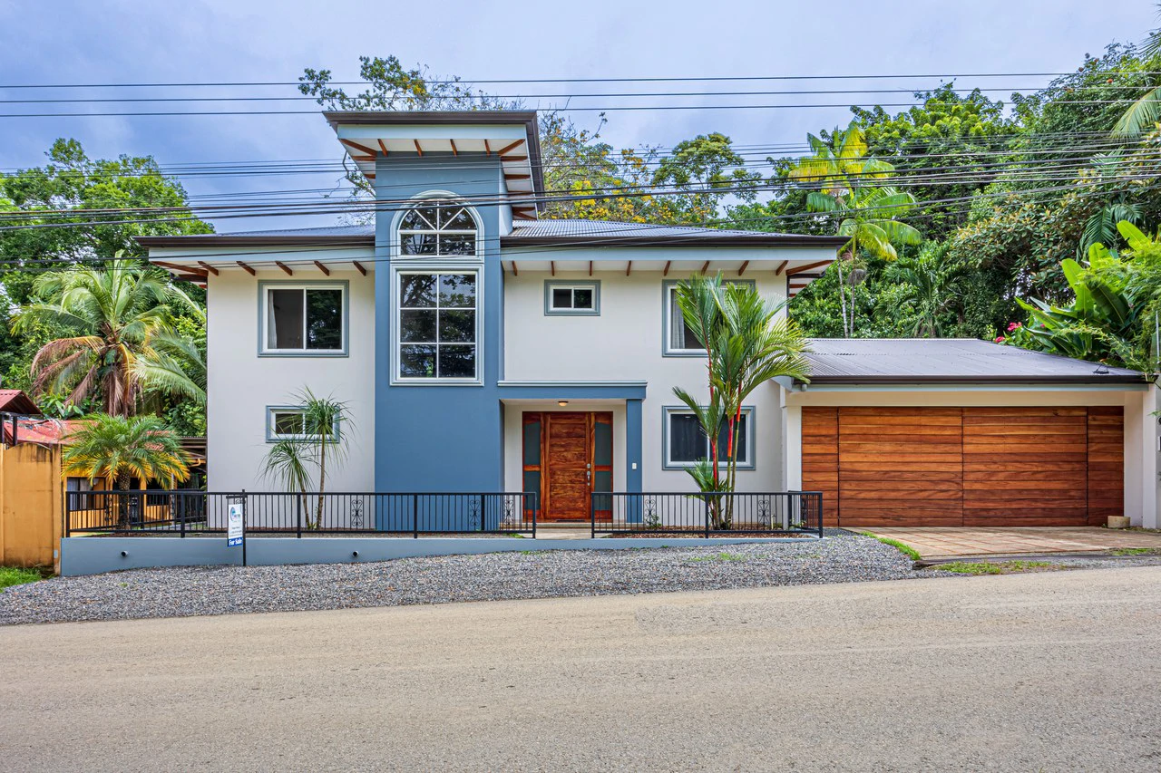 Happy Daze in Uvita: Commercial Building Opportunity in the Heart of Uvita. On Creek with Beautiful Jungle View - Gallery image 20