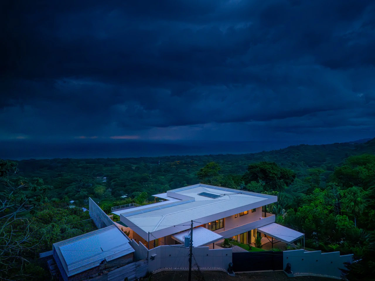 Lion's Gate Sunset Estate - Gallery image 40