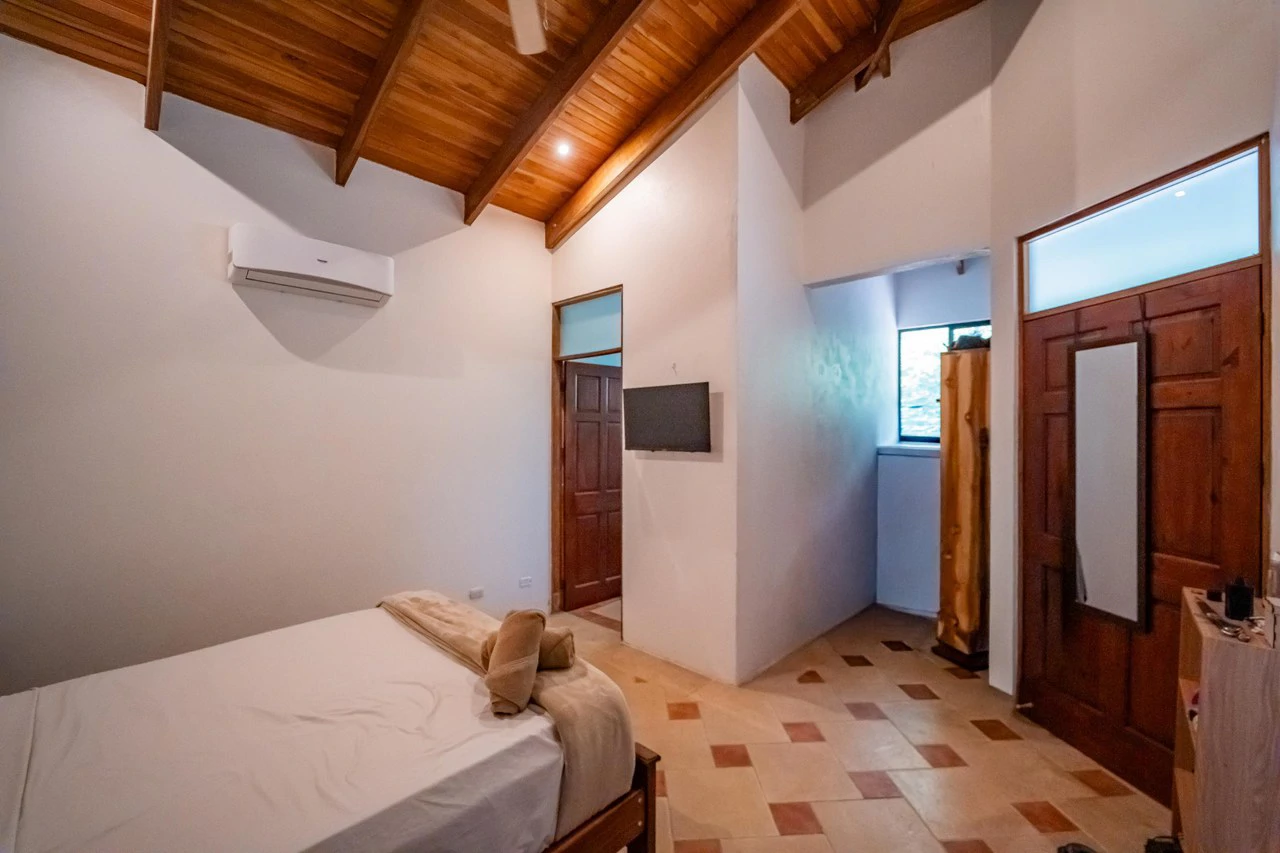 Private 3-Bedroom Home on a Double Lot Minutes from Sámara Beach - photo 17