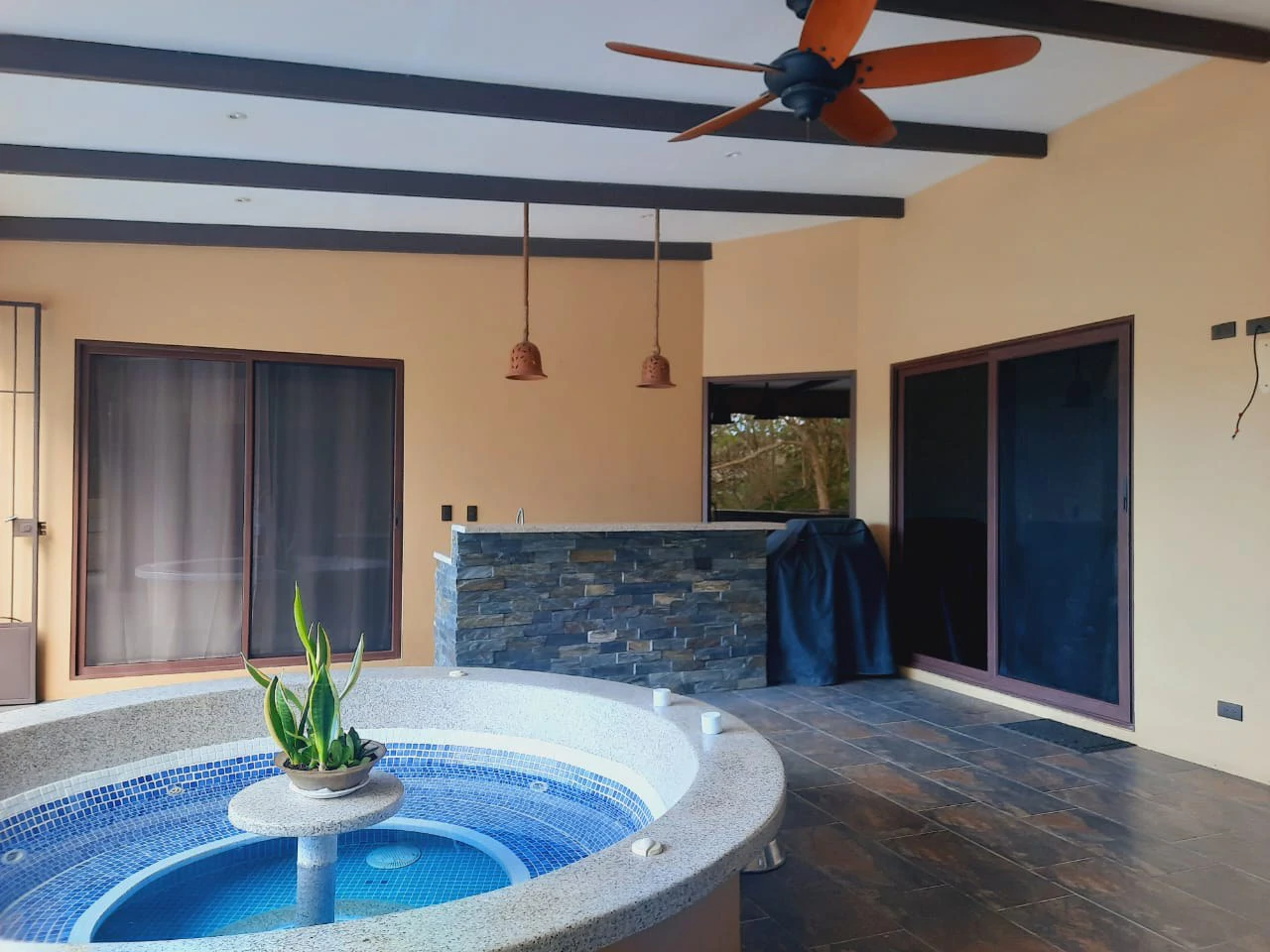 LA TOSCANA - Mediterranean Style Luxury Home on Lake Front Property. - Gallery image 38