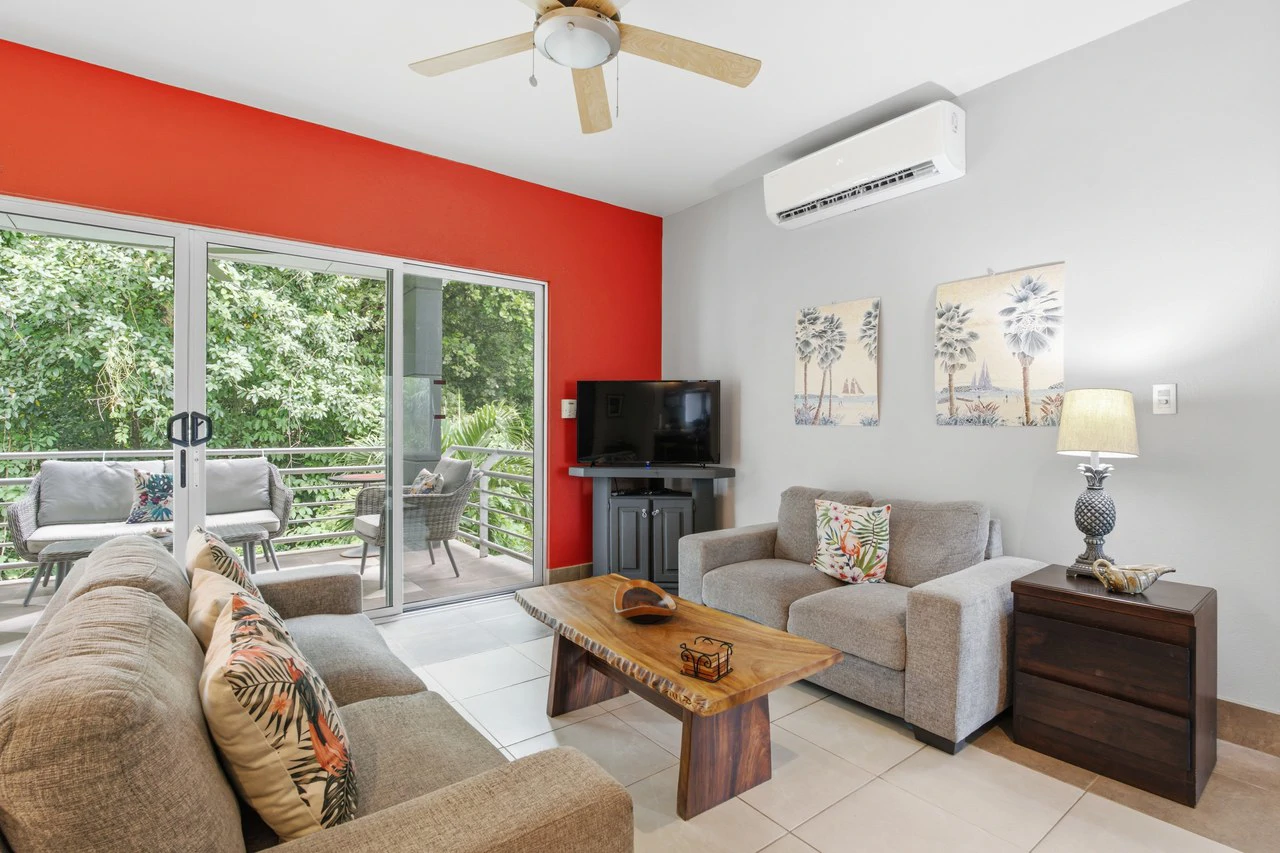 Casa Blanca #8: Spacious 3-Bedroom Condo in Surfside Estates Near Playa Potrero Beach - Gallery image 2