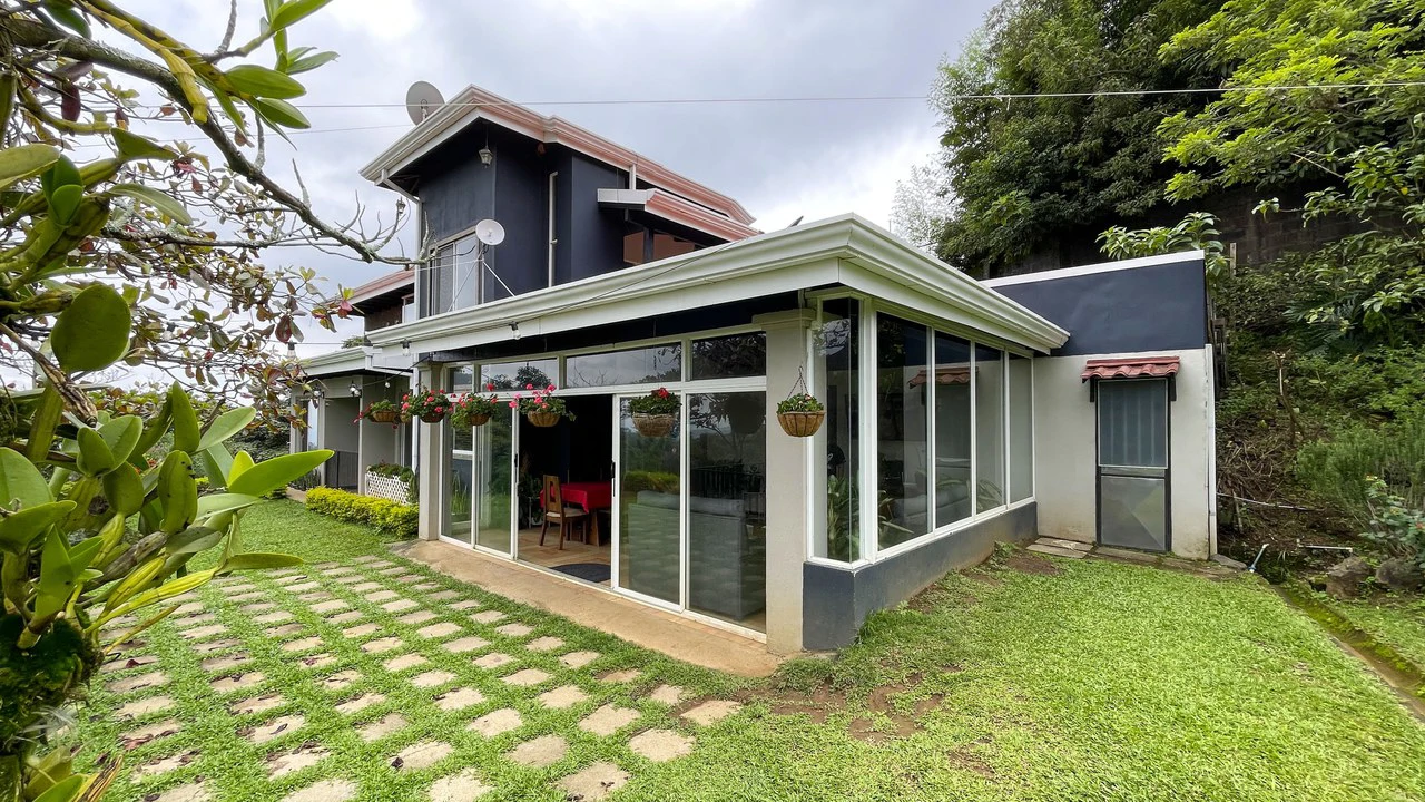 House for sale with large lots Grecia- San Isidro - Gallery image 23