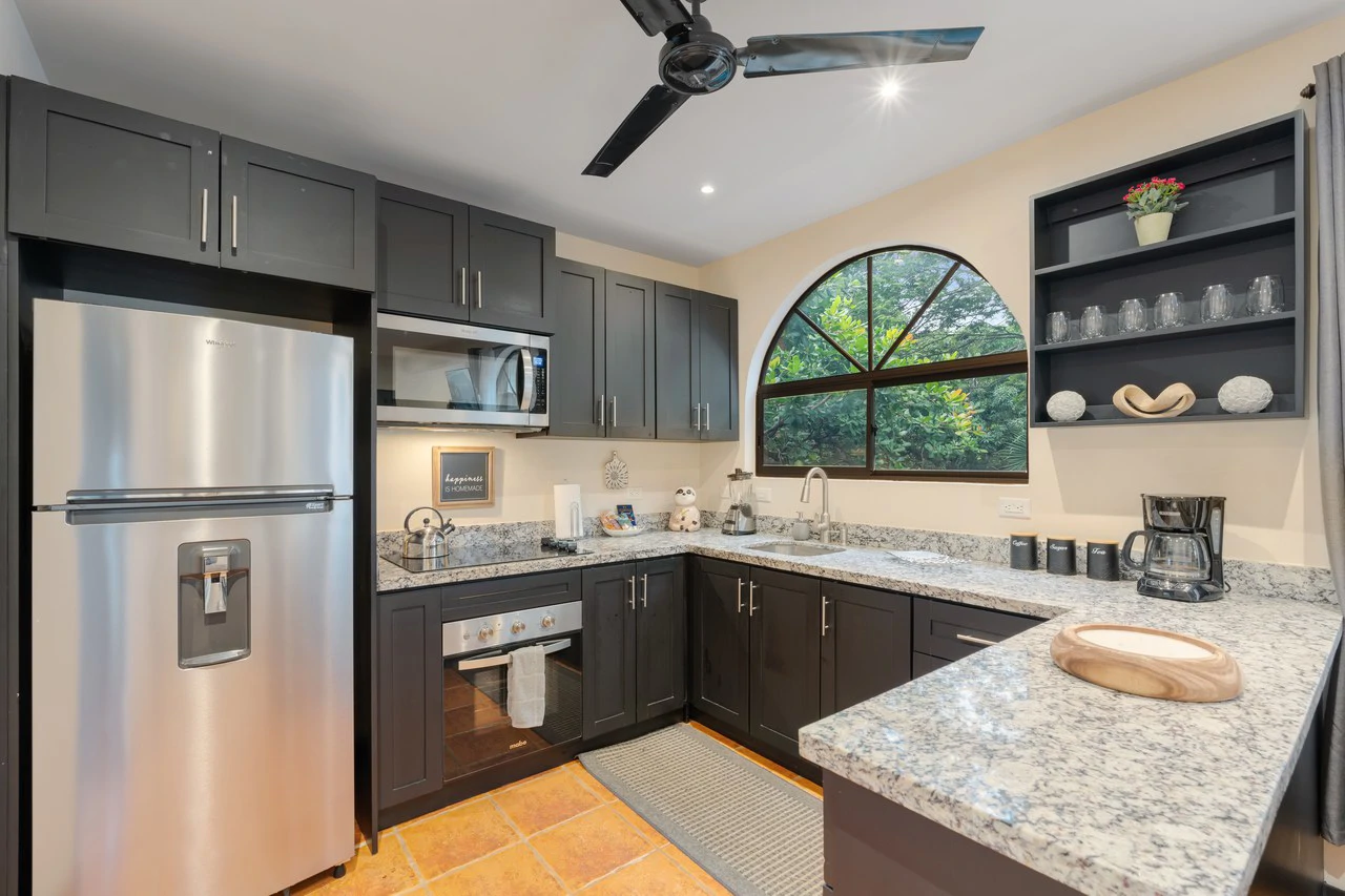 Laughing Gecko Suites: Beach Suites / Boutique Hotel For  Sale - Gallery image 6