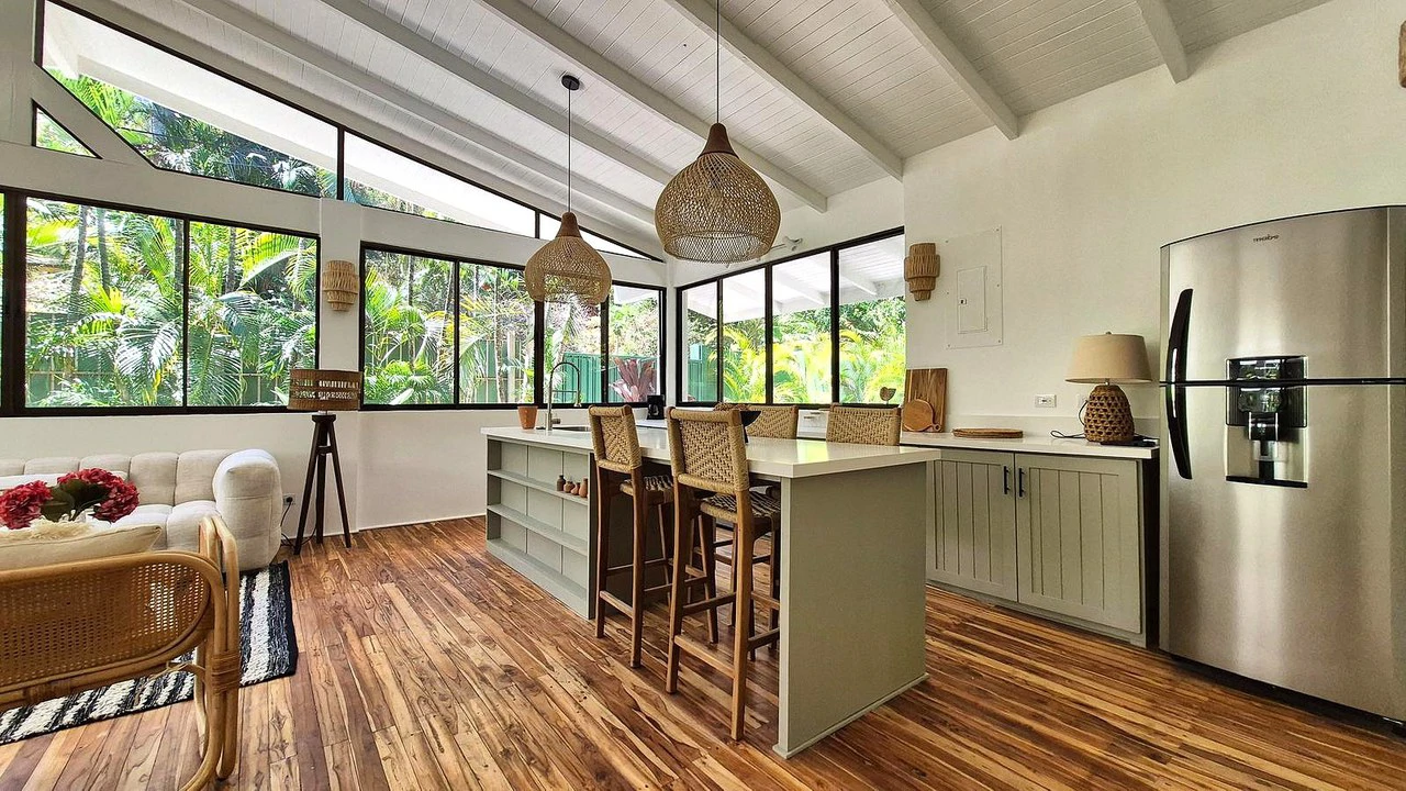 Casa Sol: Casa Sol – A Tropical Beach-Style Home with Pool, Designed for Year-Round Vacation Living - Gallery image 8