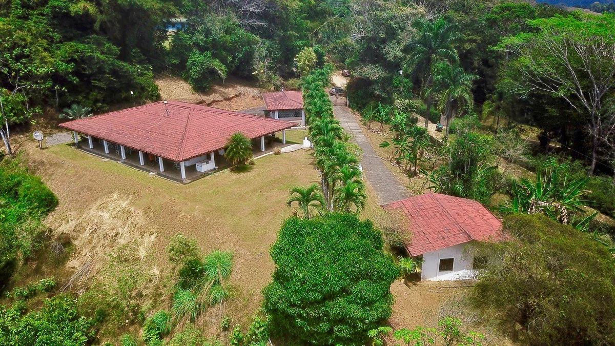 3.64 ACRES - 3 Bedroom Home With Expansive Ocean Views, Multiple Areas to Build, Public Road With Commercial Potential, 10min to the Beach!! - Gallery image 3