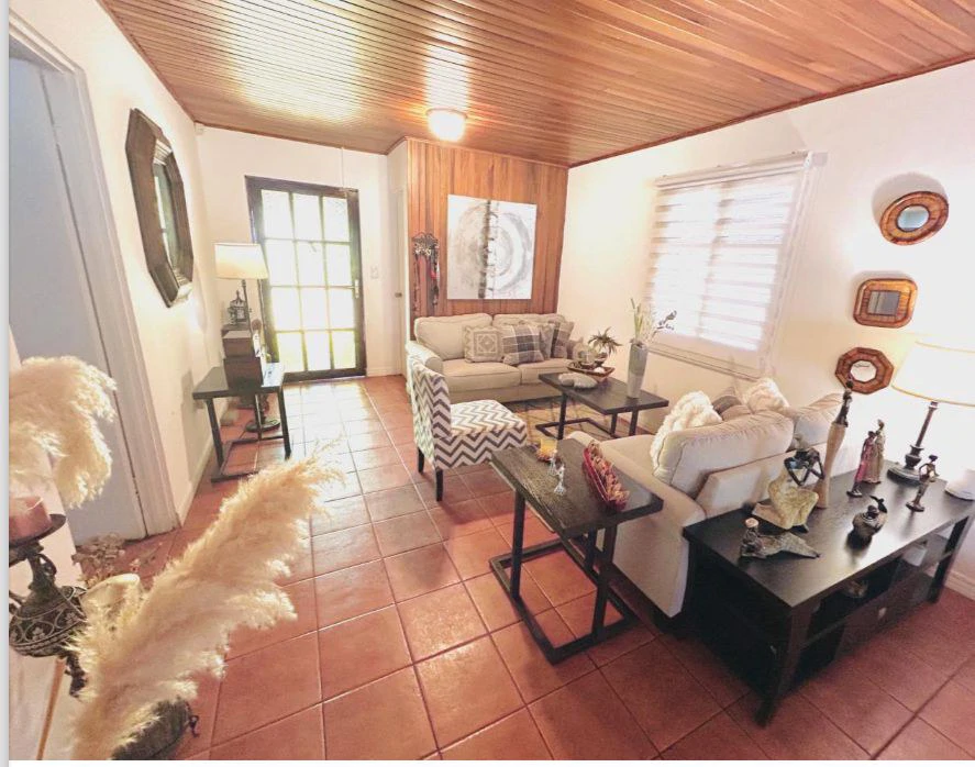 House For Sale in San Antonio - Gallery image 3