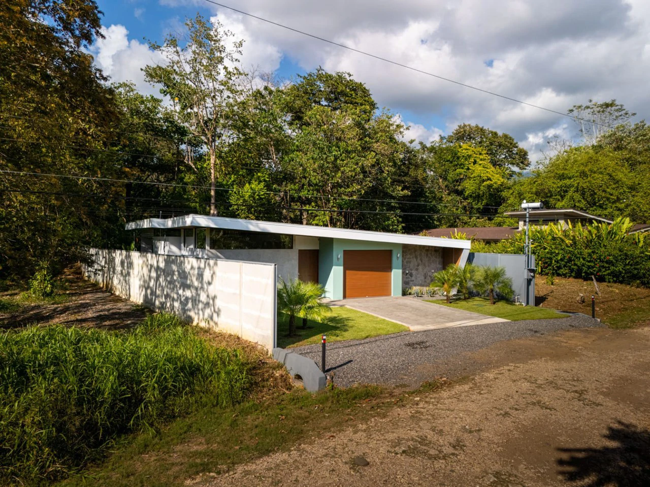 Amazing New Villa Cayman: Solar Powered and Walk to the Beach in Uvita! - Gallery image 12