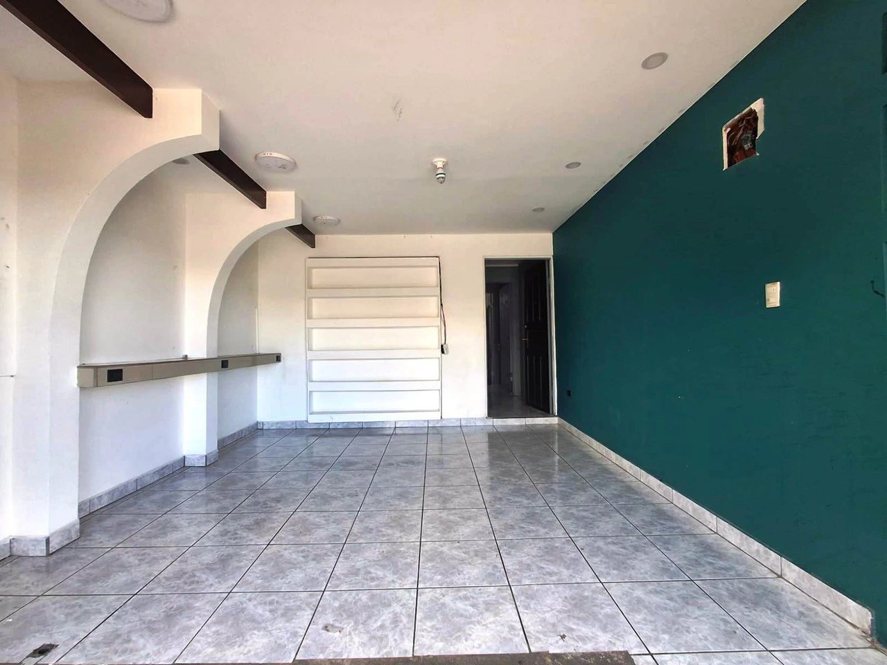 Commercial or Mixed Use?: Prime Central Grecia Commercial! - Gallery image 3