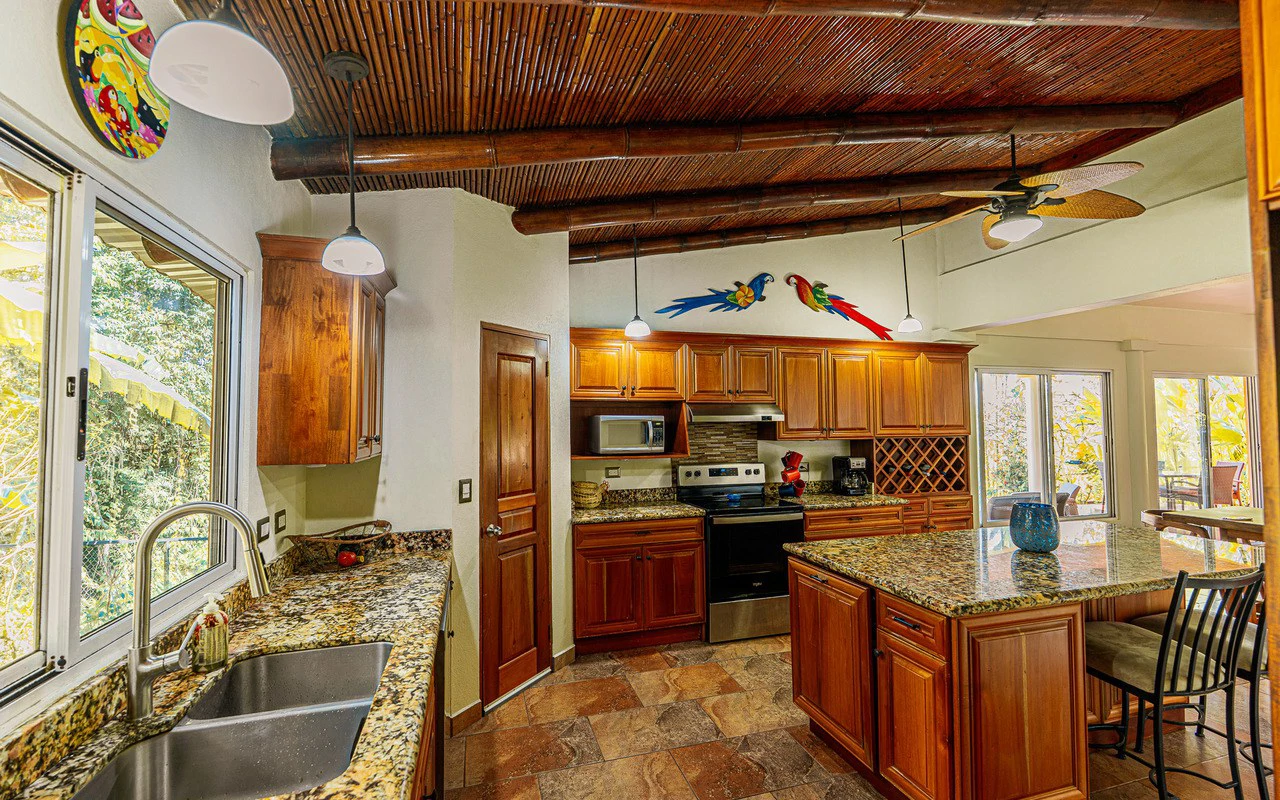 Whale's Tail Ocean View Estate with Extra Lot in Between Uvita and Dominical - Gallery image 17