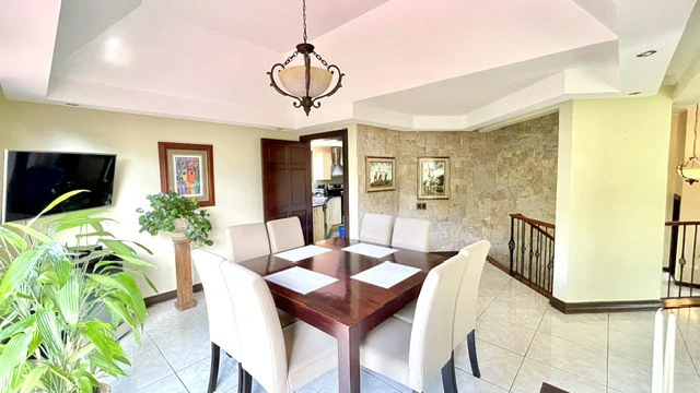 Casa Pinares: Rare 0.30-Acre Sprawling Garden Estate in Pinares, Curridabat | 1,241 m² Lot with Mature Trees, Protected Forest Views & 5,380 Sq. Ft. Build - photo 9