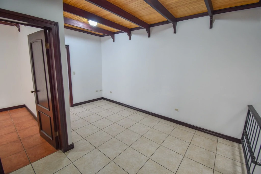 Excelente Oportunidad Propiedad con 2 casas en Trejos Montealegre: House For Sale in Trejos Montealegre - Gallery image 19