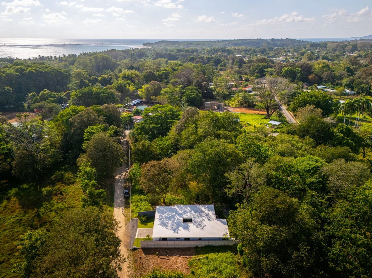 Amazing New Villa Cayman: Solar Powered and Walk to the Beach in Uvita! - Gallery image 10