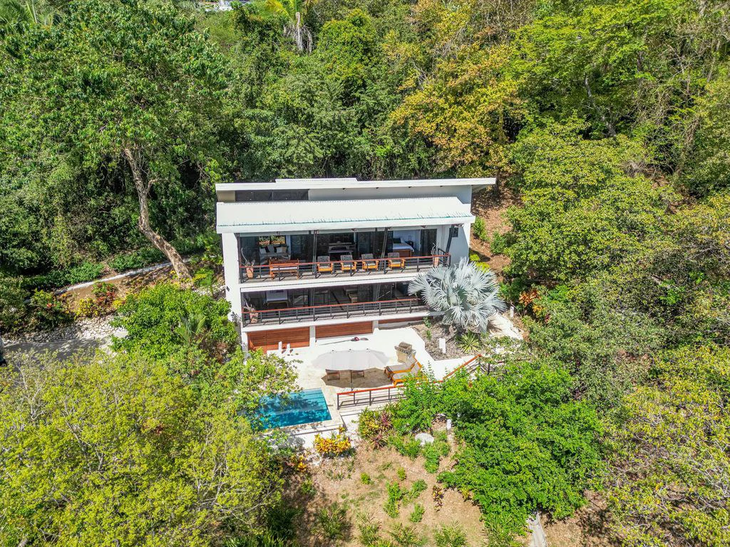 Casa Que Pasa: Exquisite Contemporary Hillside Home in a 1.6-acre Property Overlooking The Pacific Ocean - Enjoy Coastal Living in a Prime Location - Gallery image 2