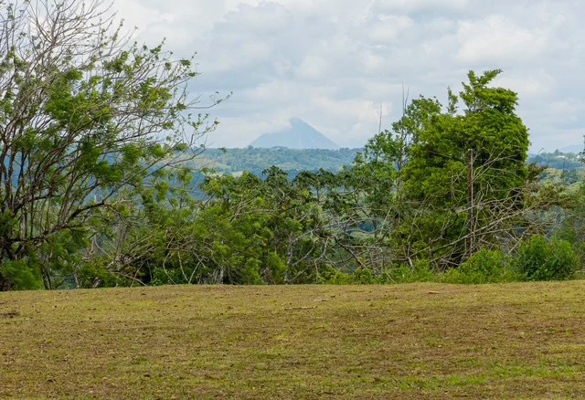 LG-002 Terreno Top Nuevo Arenal: Premium 1.45-Acre Gated Homesite in Nuevo Arenal | Panoramic Lake & Volcano Views, Private Boat Dock & Clubhouse - Gallery image 4