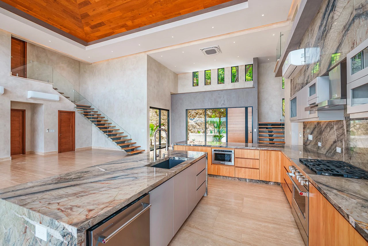 Casa Vision: Luxury Estate with Sweeping Ocean Views - Gallery image 12