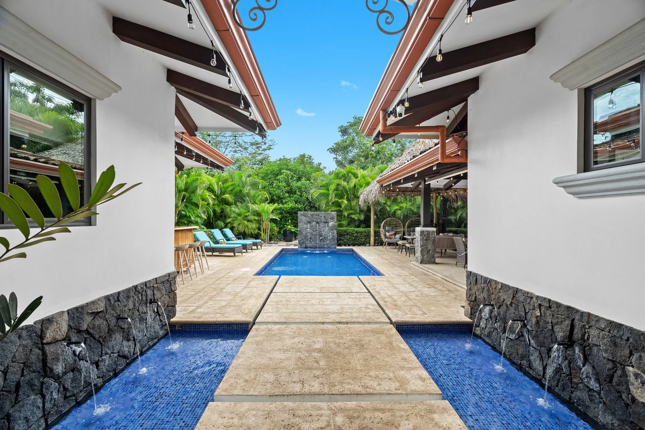 Pura Vida House: 6 bedroom 6 Bathroom Rental Juggernaut in Gated Community - Gallery image 8
