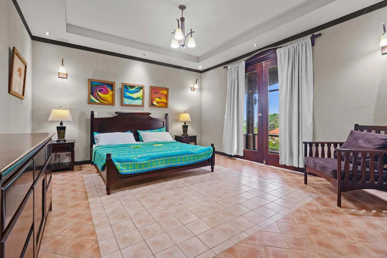 Celebrity Home with Spectacular Views: Seller Financing With 50% Down-Contact Us For More Information - Gallery image 7
