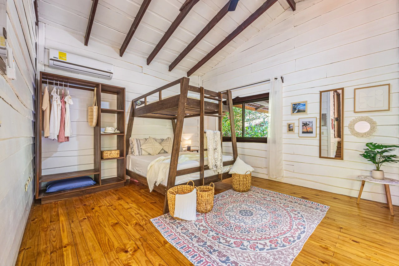 A Jungle House Built of Wood & River Dreams - Gallery image 25