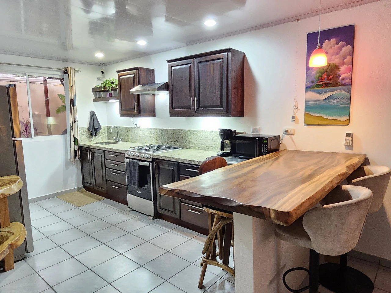 Artistic in Jaco- Quiet and Private 4br/2ba: Walk to the beach, stores, restaurants and the famous Jaco nightlife! - photo 6