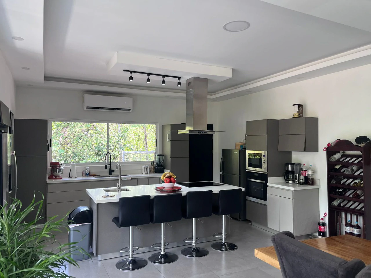 Exclusivity and Nature near the beach. Costa Rica: Large home on a large property near the beach - Gallery image 2