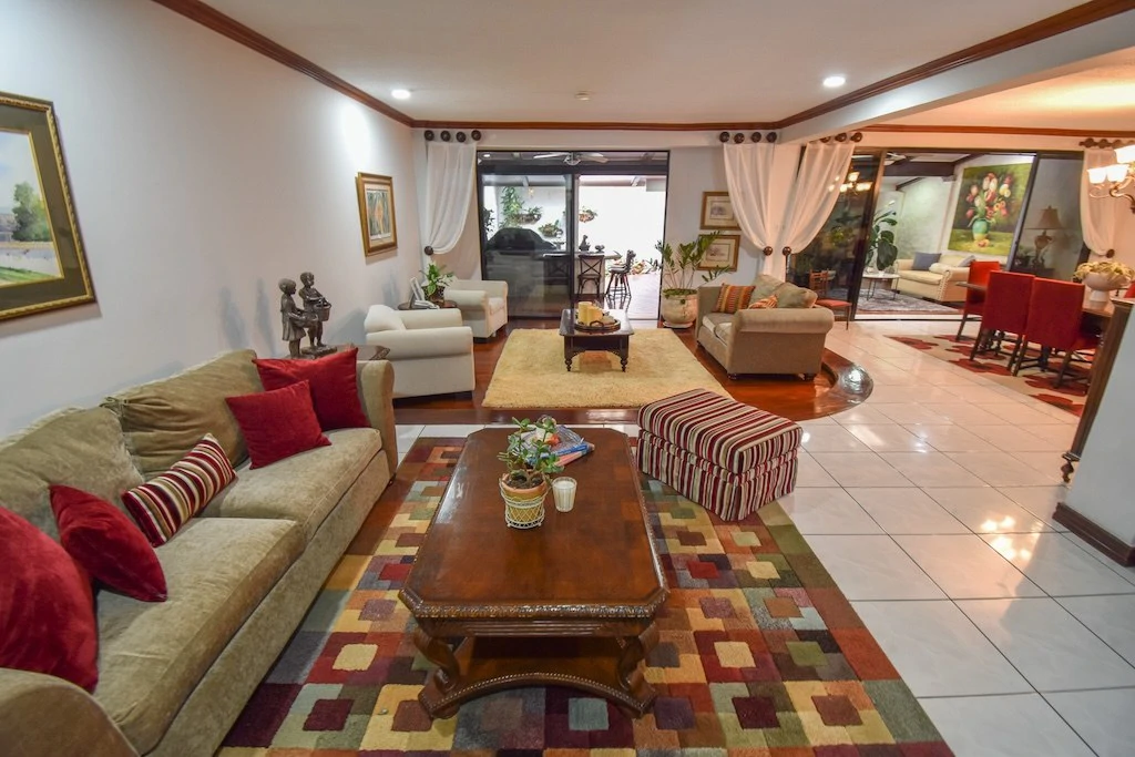 House For Sale in San Antonio - Gallery image 5