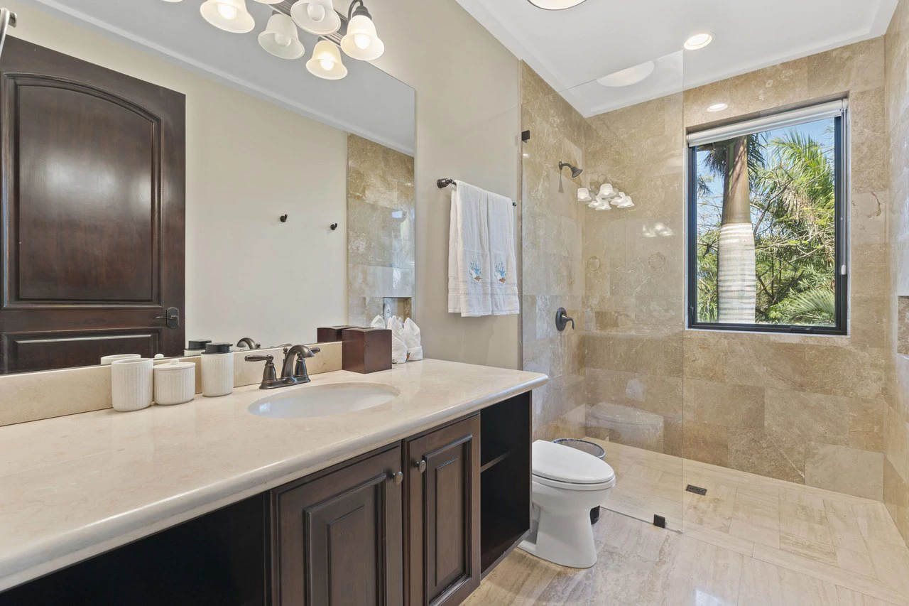 La Dulce Vida 7: Exclusive 5-Bedroom Mansion in La Dulce Vida, Hacienda Pinilla. Unmatched Elegance & Privacy - Gallery image 20