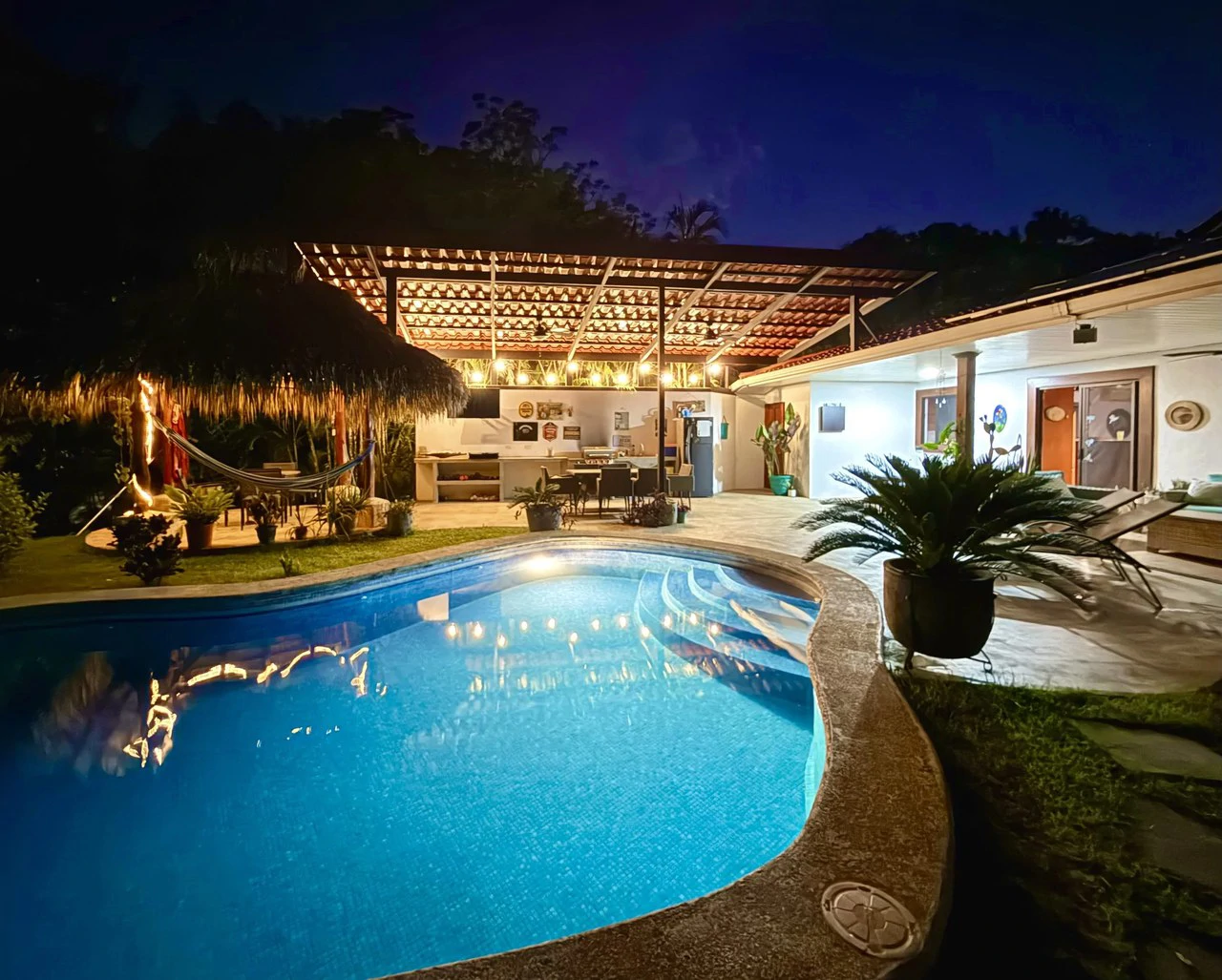 Tropical Villa 519: $629,950 USD Gated Los Delfines Golf & Country Club Beachfront Village. 5 min walk to Swimming beach in Bahia Ballena on the Southern Nicoya Penisula - Gallery image 20