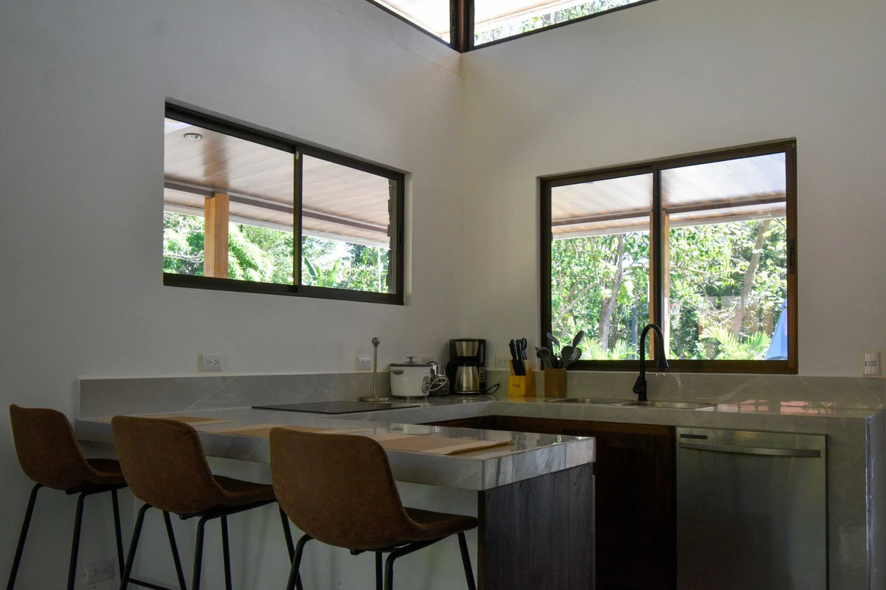 Home and Rental Apartment in Quiet Neighborhood - Gallery image 8