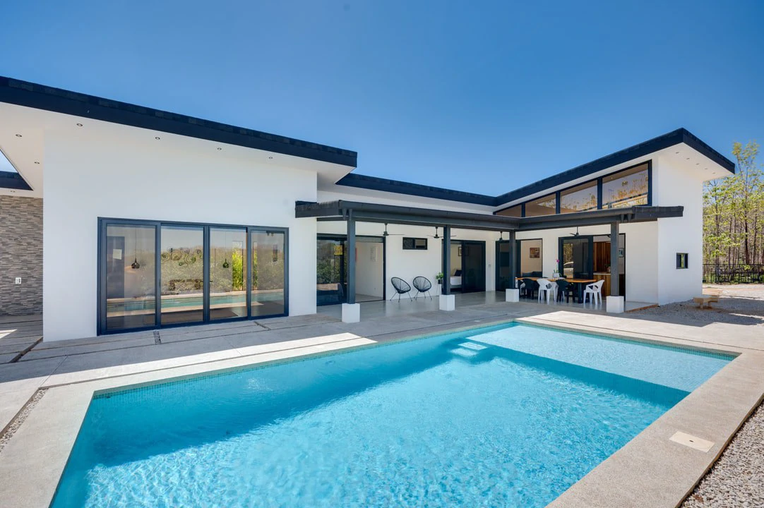 Casa Mademoiselle: Modern Oasis near Avellanas