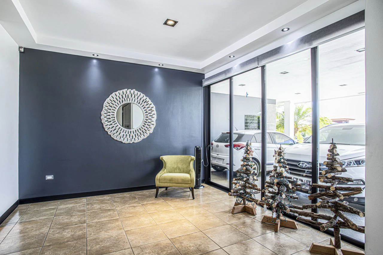Extraordinary one story house located in a condo - Gallery image 2