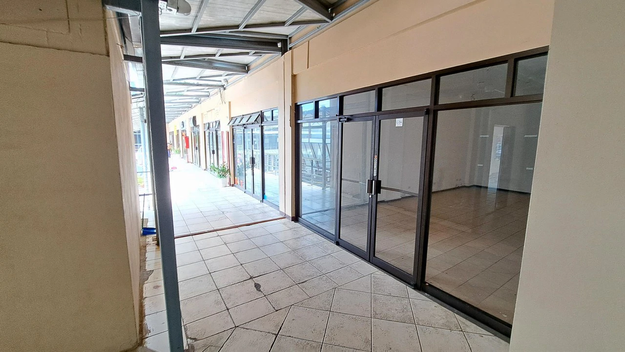 Versatile Office/Retail Space for Sale at Plaza Coral in Jacó - Gallery image 7